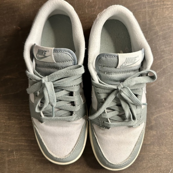 Nike Men’s Mica Green Dunks - Picture 5 of 8